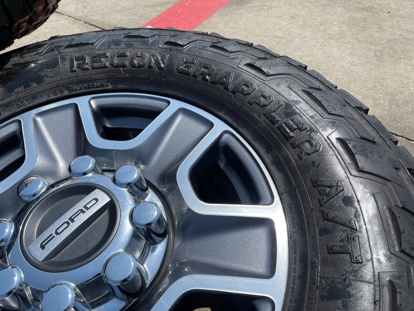 18" Ford F-250 F-350 Lariat FX-4 OEM wheels 10480 10298 SET tires NITRO 35"
