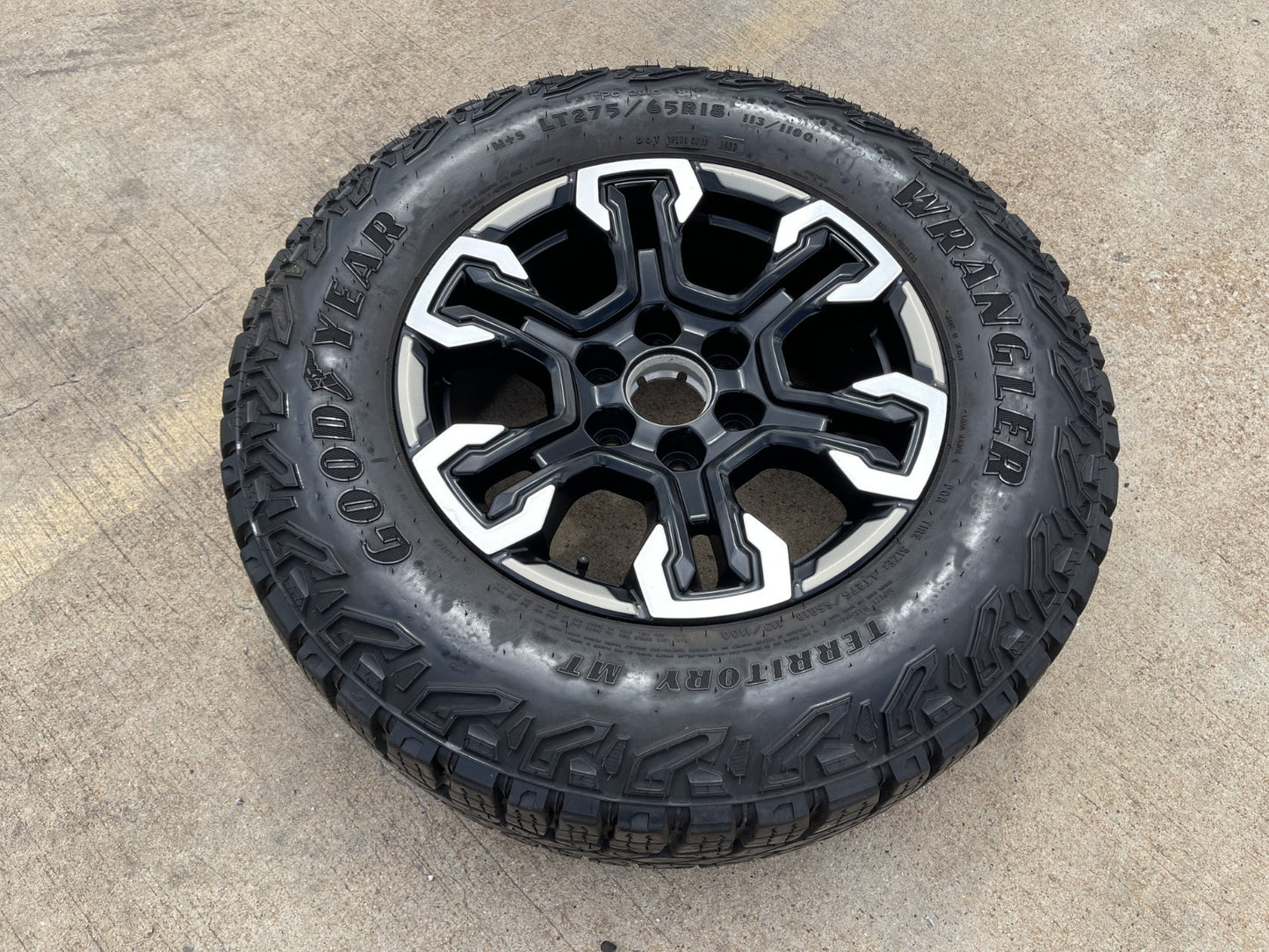18" Chevy Silverado ZR2 Tahoe TRAIL BOSS Sierra OEM 95415 wheel rim GOODYEAR