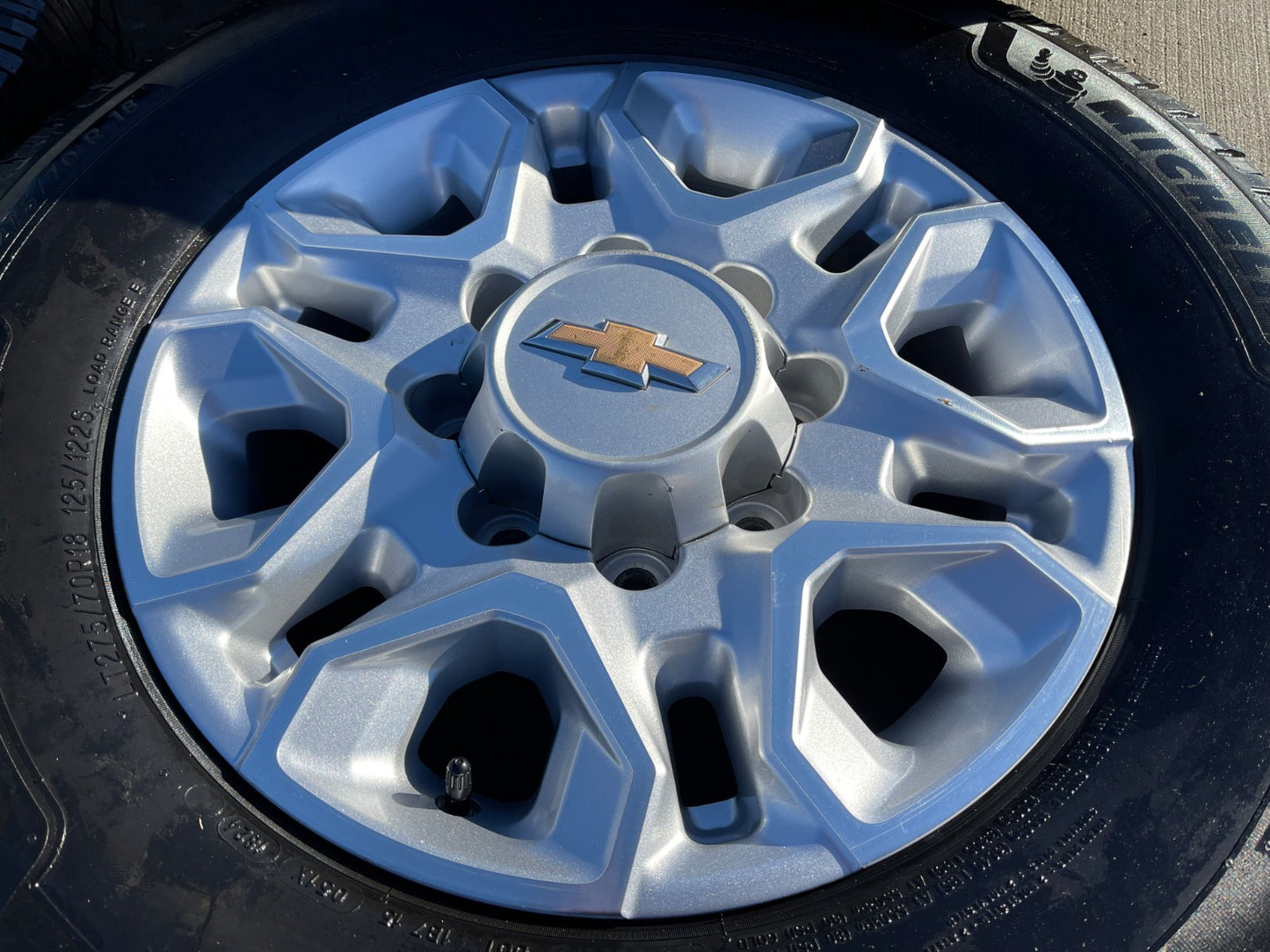 18" Chevy Silverado 2500 3500 OEM 5959 wheels rims MICHELIN DEFENDER LTX M/S2