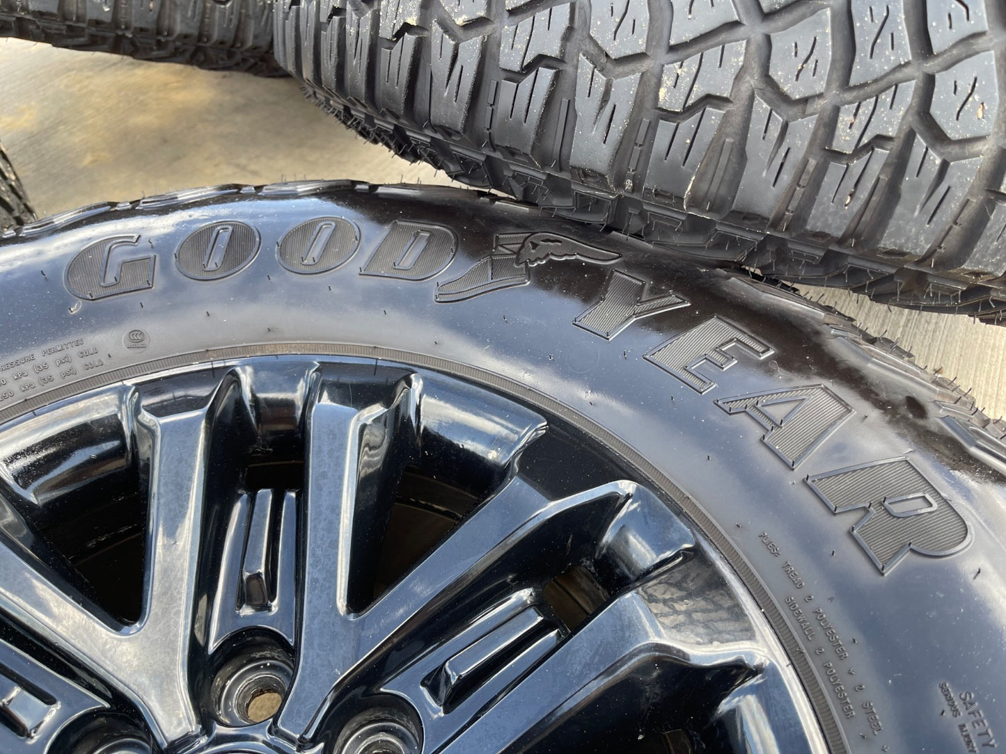17" Ford F-150 Raptor OEM 96648 rims wheels tires SET GOODYEAR 35"