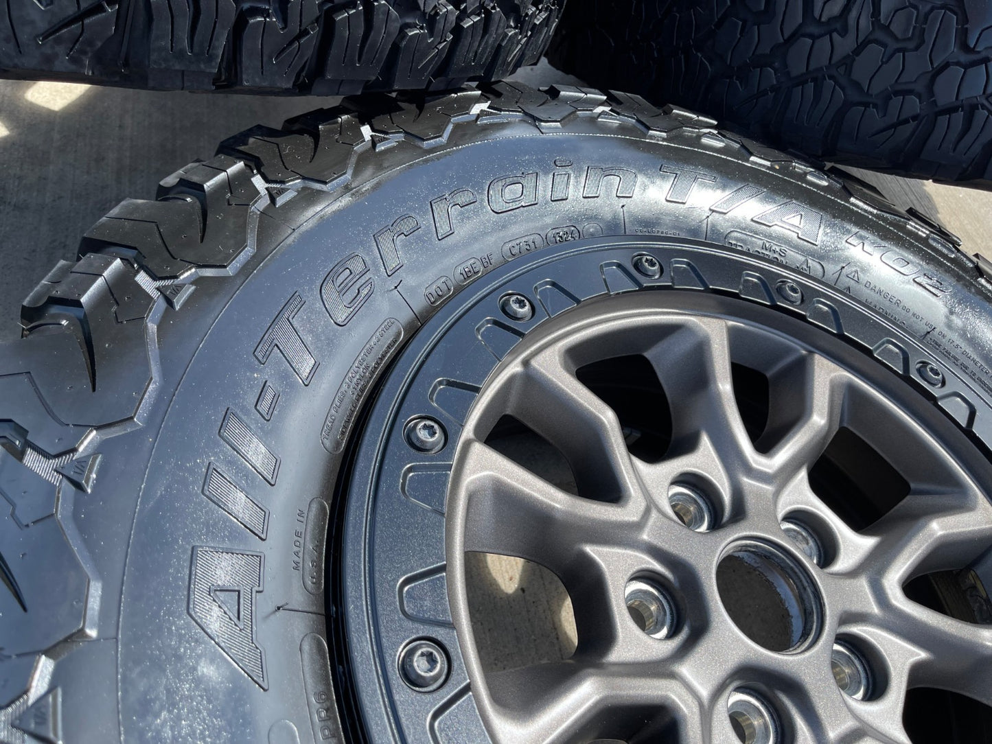 17" Jeep Wrangler 392 Gladiator Rubicon OEM BEADLOCK wheels rims SET 9304 95240