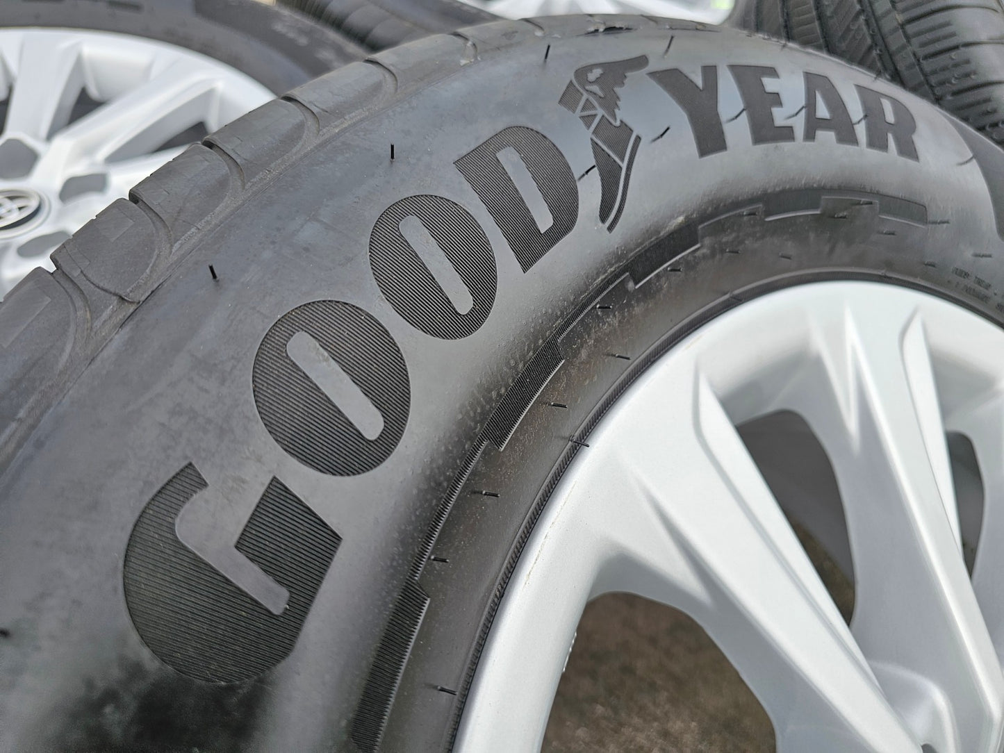 18" Toyota Grand Highlander OEM 10525 wheels rims tires Lexus TX350 GOODYEAR