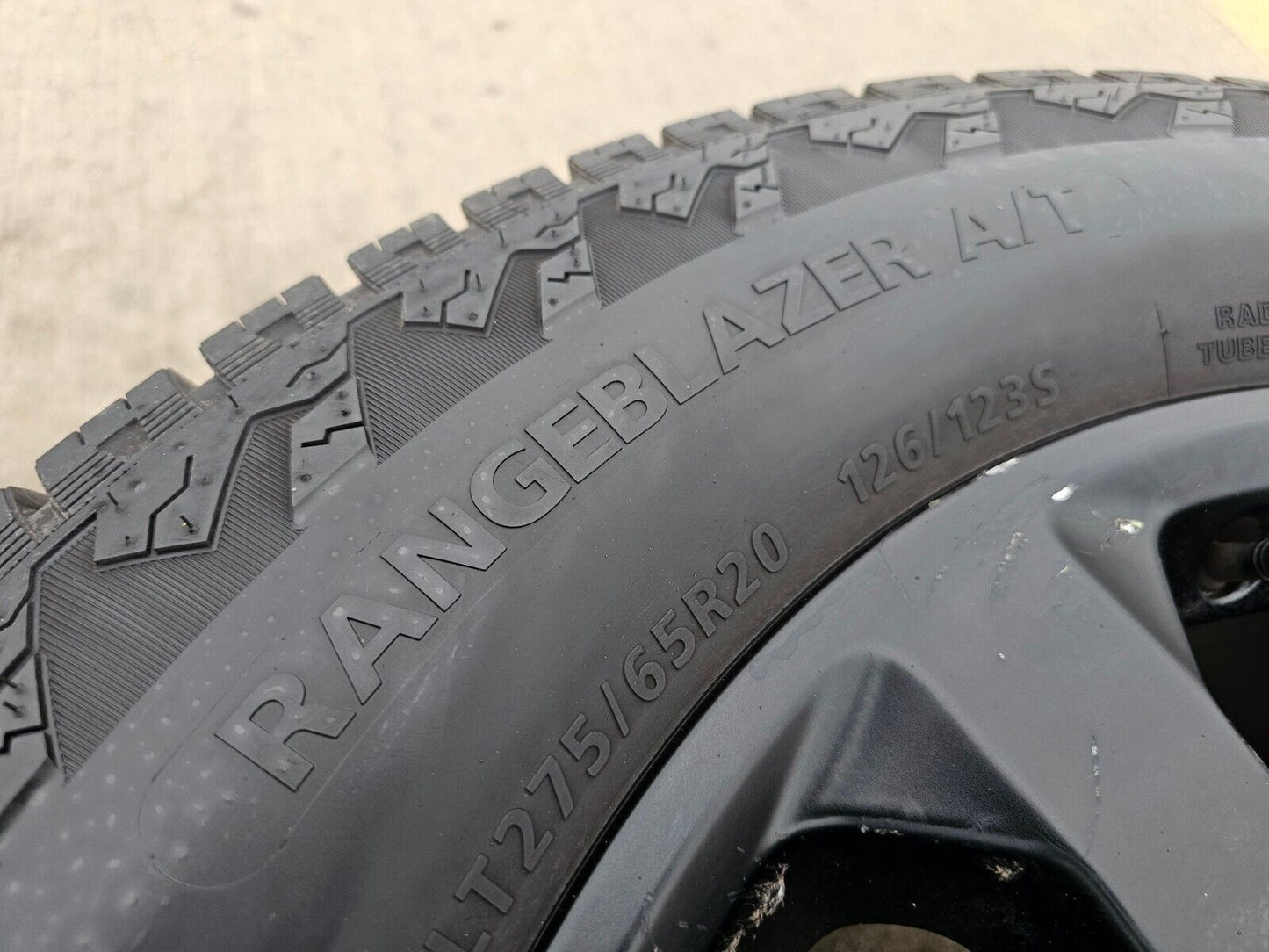 (1) 20" Dodge Ram 2500 3500 LARAMIE OEM 2700 black wheel rim tire spare