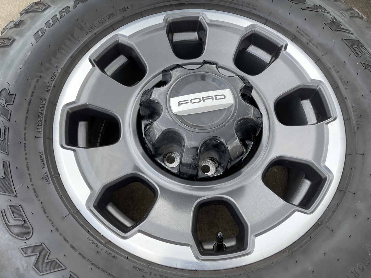 18" Ford F-250 F-350 OEM TREMOR rims wheels 10482 tires 35" DURATRAC R/T
