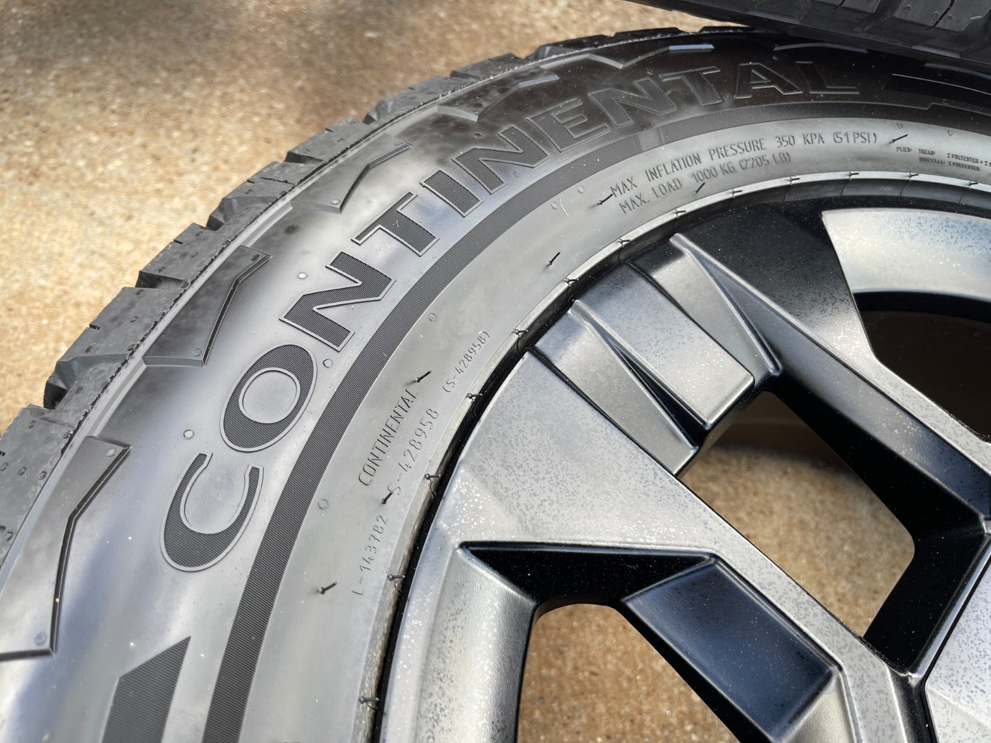18" Kia Telluride X-PRO OEM wheels rims Sorento Sedona CONTINENTAL 2026 2027 NEW