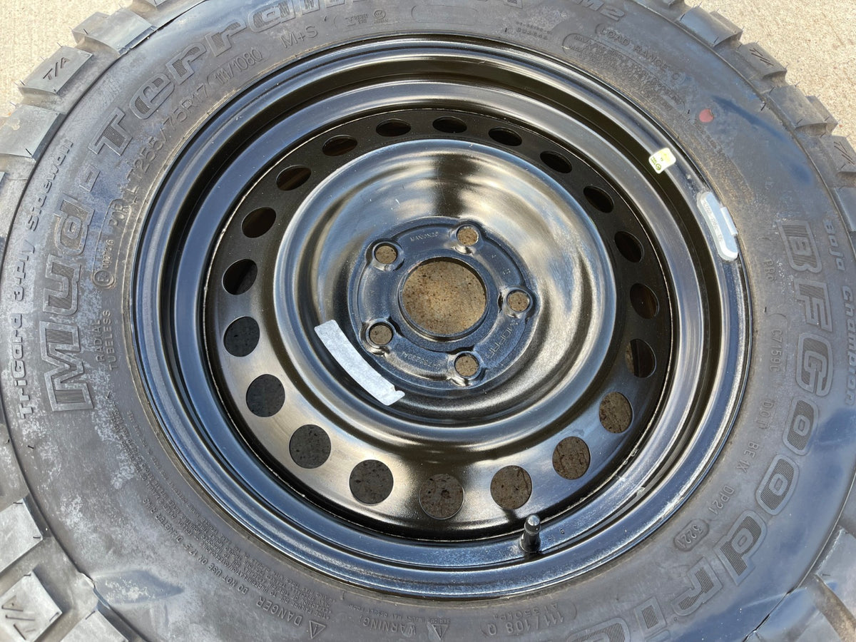 17" Jeep Wrangler Gladiator OEM wheel rim tire single spare BFG KM2 NEW