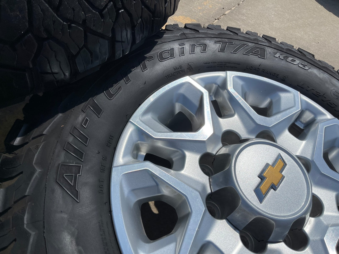 18" Chevy Silverado 2500 3500 OEM 5959 wheels rims tires SET BFG KO3 A/T