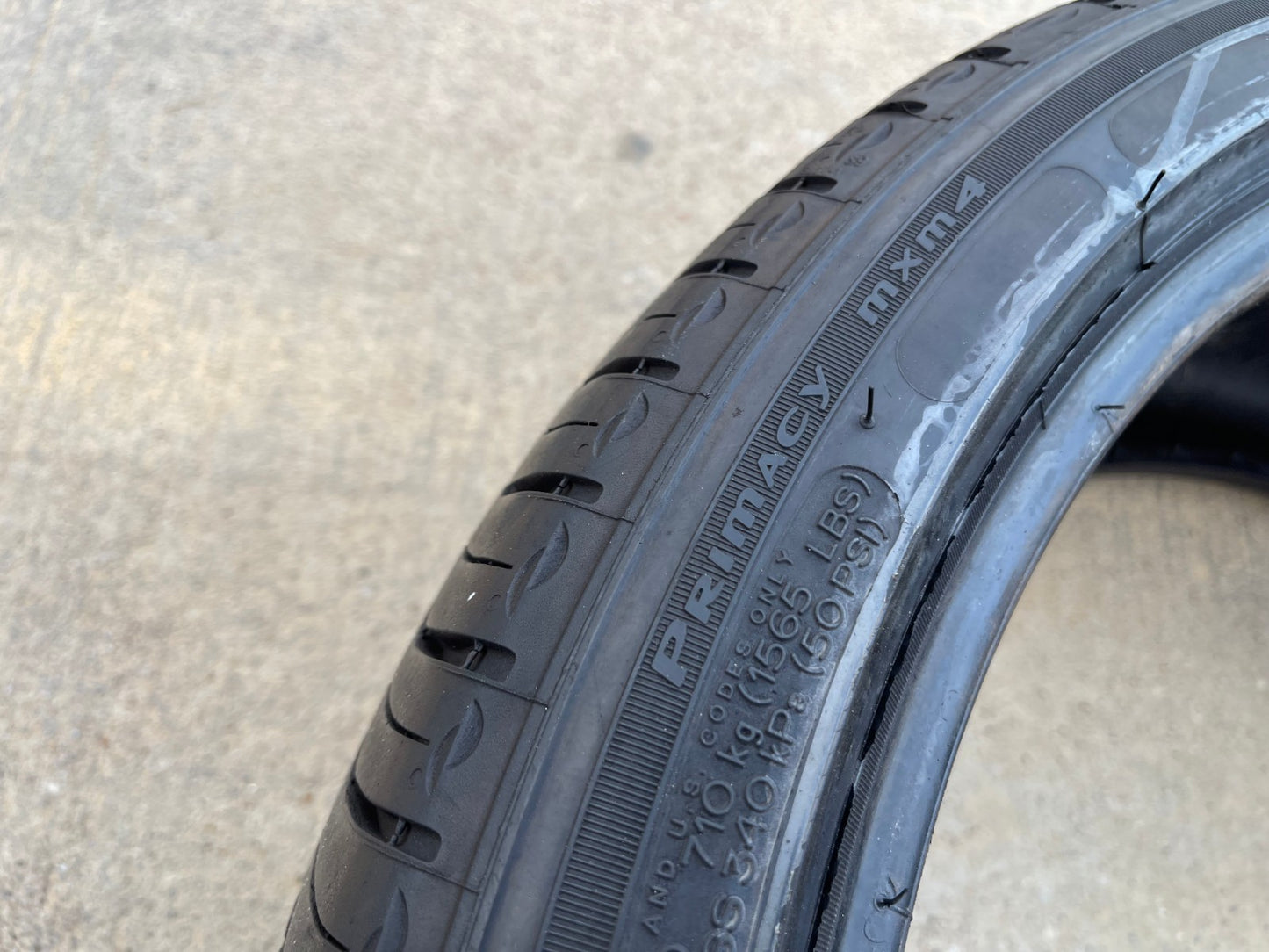(1) 235/40/19 Michelin Primacy MXM4 tire 235/40R19 96V XL M+S