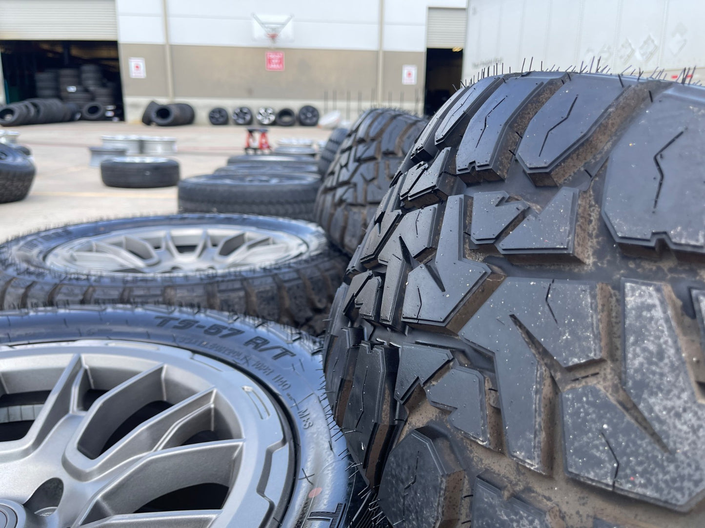20" 20x9 Ford F-150 ROUSH OEM rims wheels tires Expedition SET 33" NEW