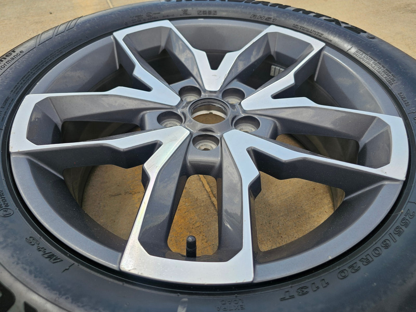 (1) 20" Jeep Wrangler Rubicon 4XE OEM 9333 wheel rim Gladiator 2024 2025 2026