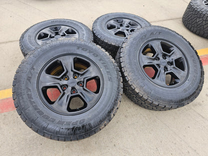 17" Jeep Grand Cherokee OEM wheels rims 9135 black TOYO tires A/T3 NEW