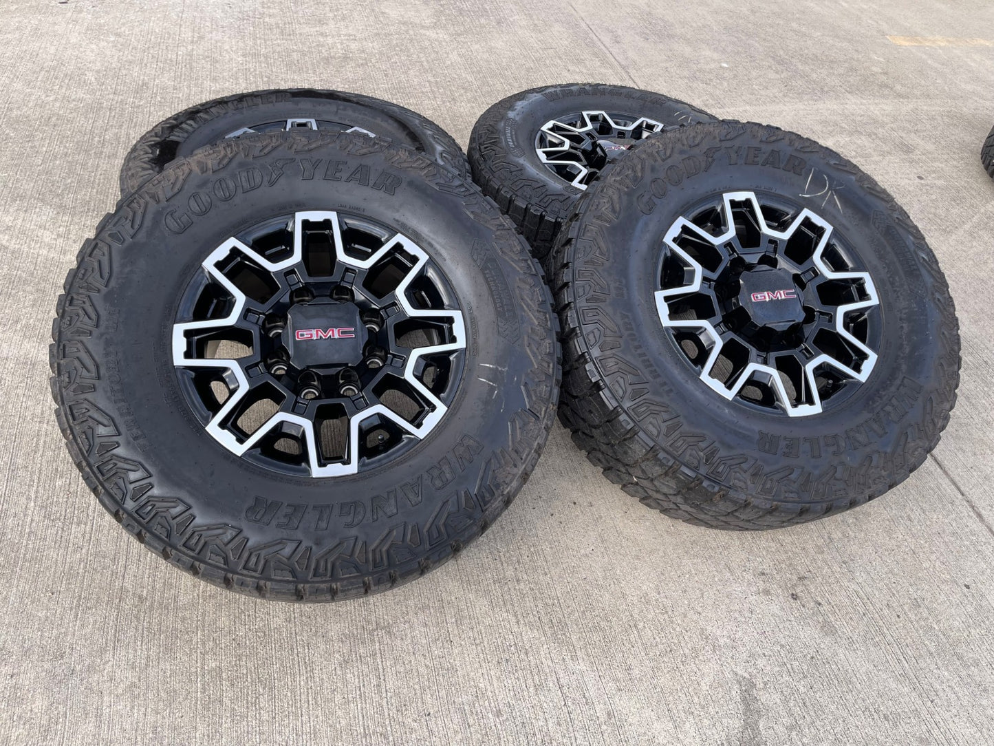18" GMC Sierra AT4X Chevy Trail Boss 2500 OEM 14136 wheels rims GOODYEAR 35"