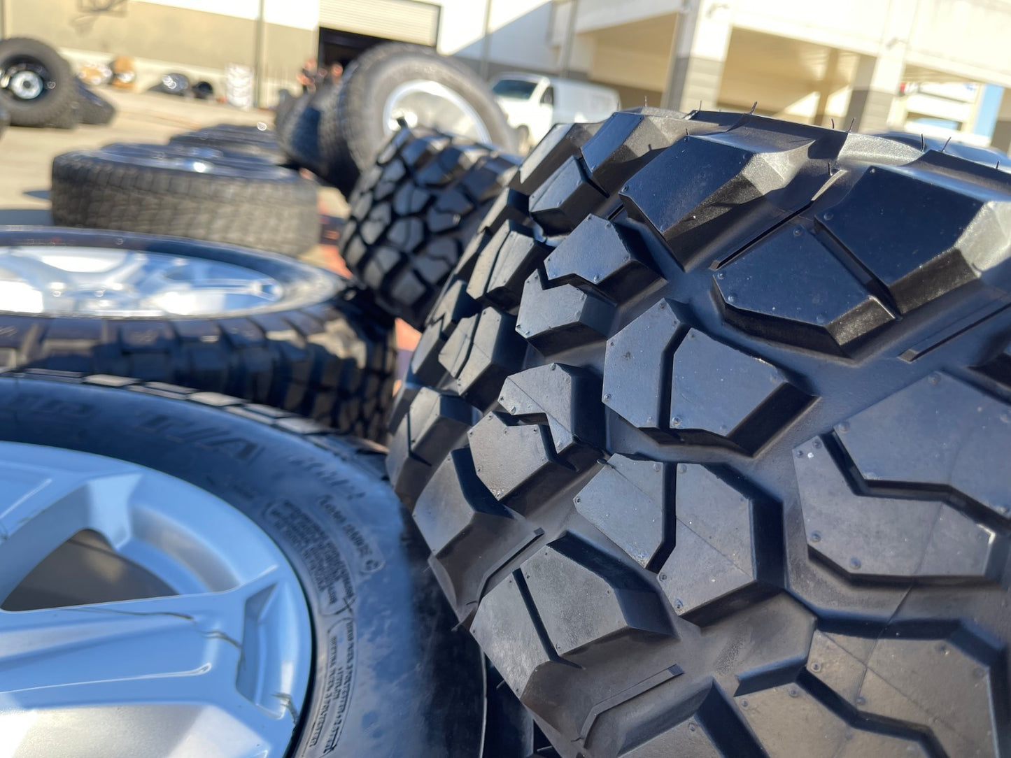 17" Jeep Wrangler Rubicon OEM wheels rims 9216 Gladiator BFG KM2 M/T