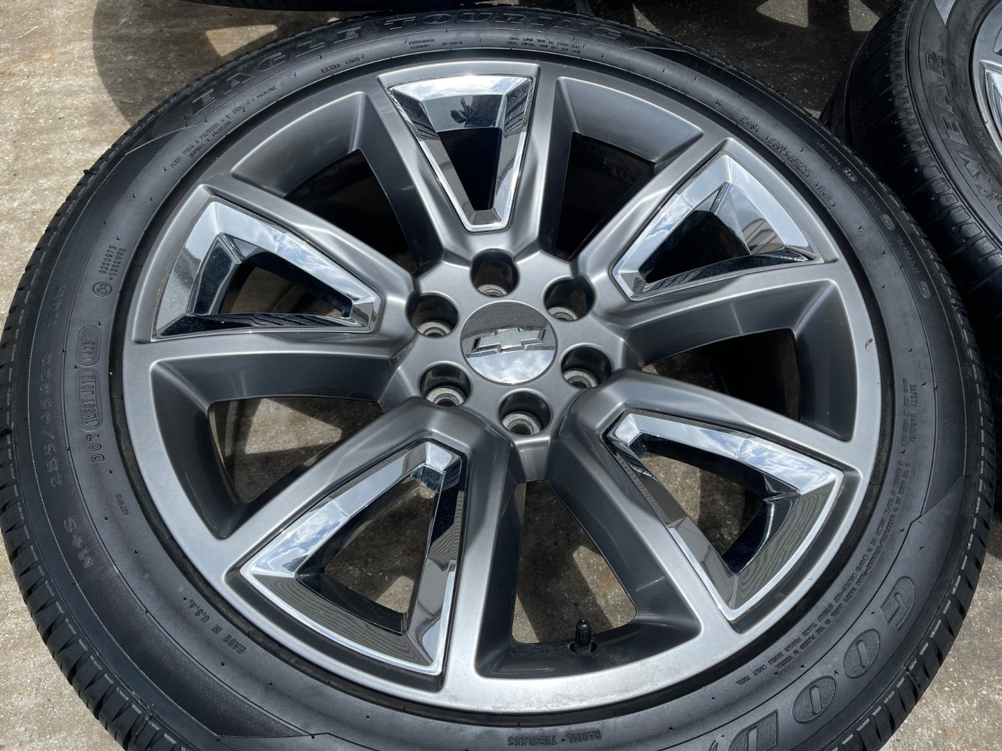 22" Chevy Silverado LTZ OEM 5696 wheels rims Tahoe Suburban