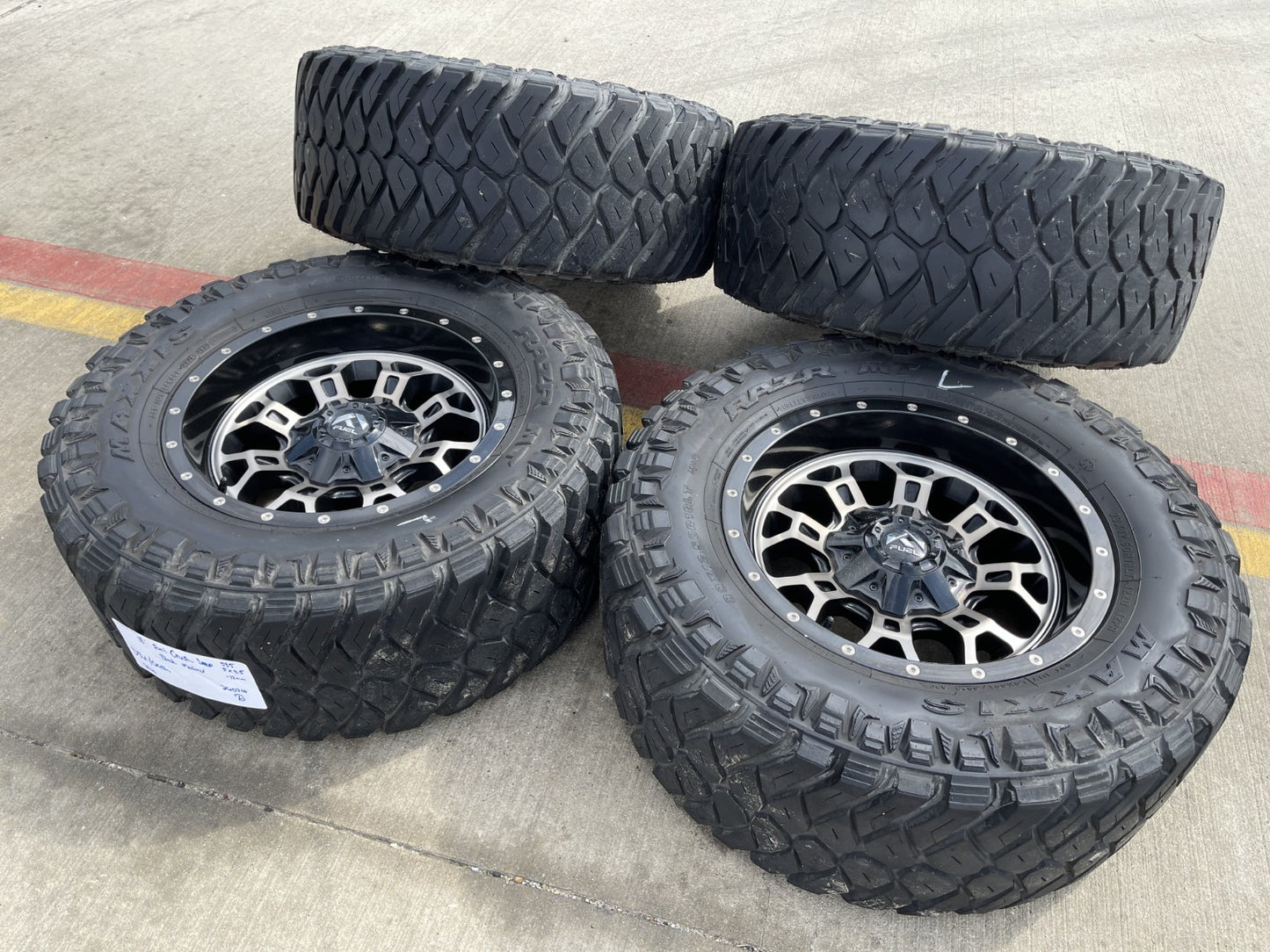 18" 18x9 Fuel Crush D561 Jeep Wrangler wheels rims 5x114.3 5x4.5 5x5 5x127 35"