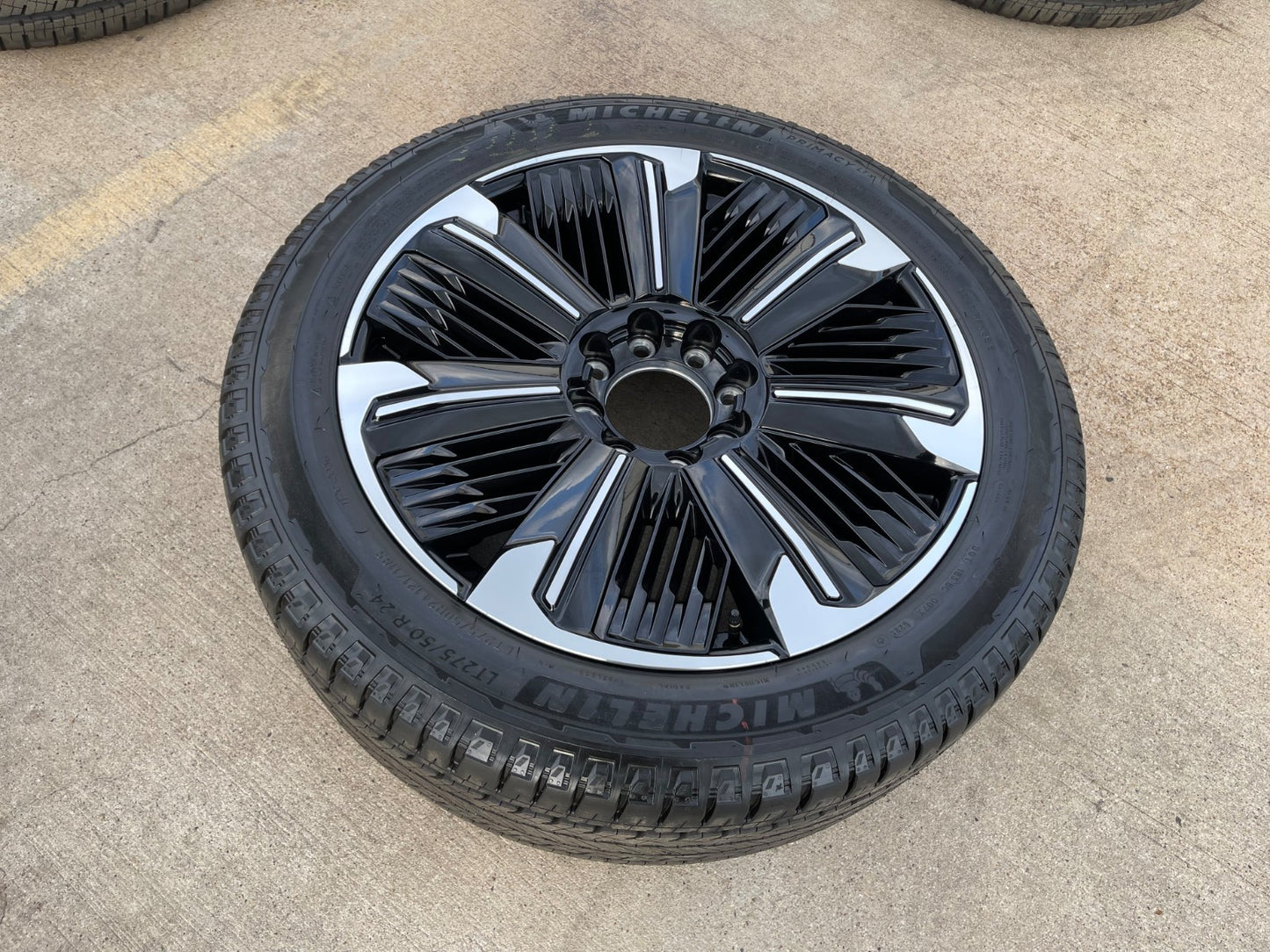 24" Cadillac Escalade IQ EV OEM 8x165 wheel rim Hummer 2500 2025 MICHELIN NEW