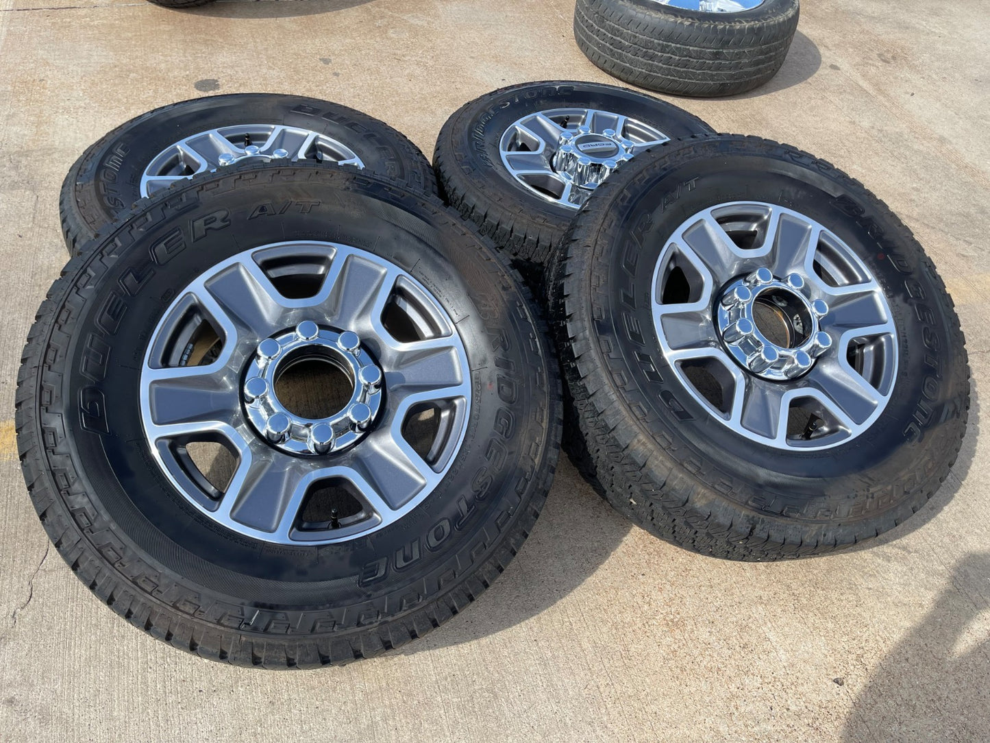 18" Ford F-250 F-350 Lariat FX-4 OEM wheels 10480 10298 tires BRIDGESTONE A/T