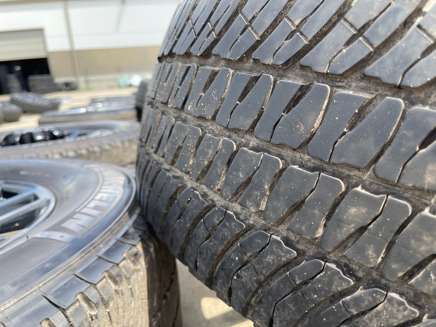 20" Ford F-250 F-350 OEM Black rims wheels 10201 tires MICHELIN