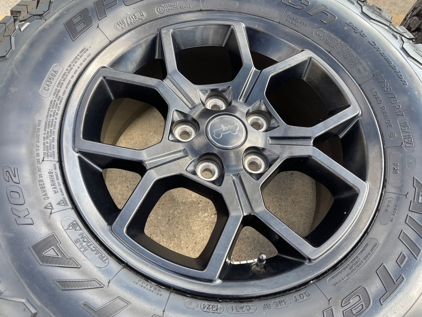 17" Jeep Gladiator RUBICON OEM wheels rims black Wrangler 9326 SET BFG A/T 33"