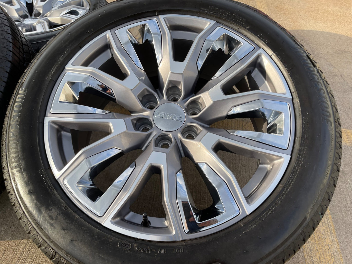22" GMC Yukon Chevy Tahoe Escalade OEM 95513 14134 wheels rims BRIDGESTONE NEW
