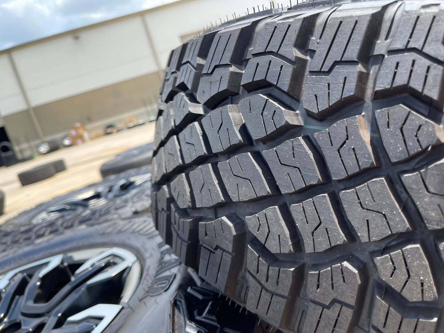 18" Chevy Silverado ZR2 Tahoe TRAIL BOSS Sierra OEM 95415 wheels rims tires NEW