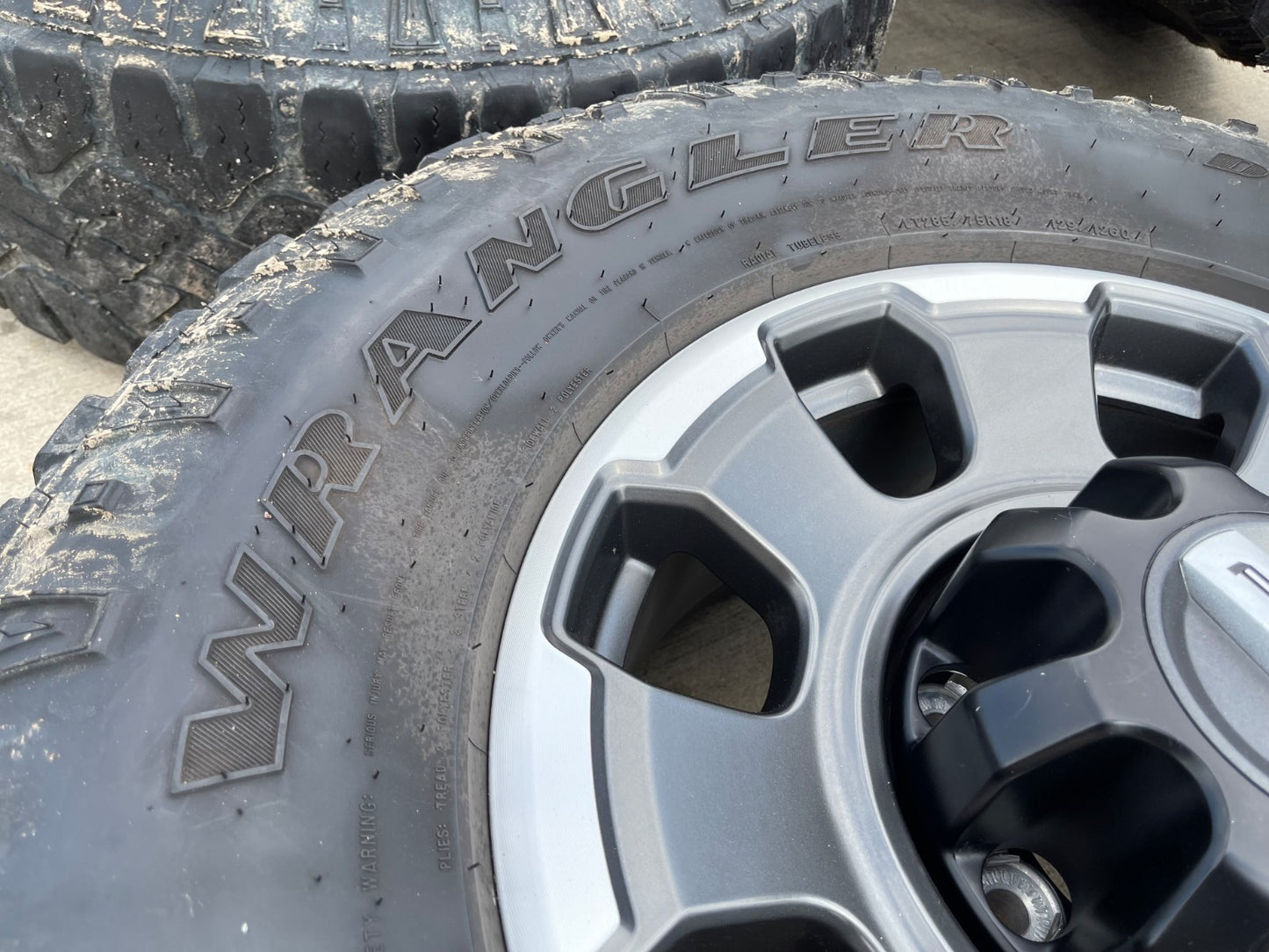 18" Ford F-250 F-350 OEM TREMOR rims wheels 10482 tires DURATRAC R/T 35"