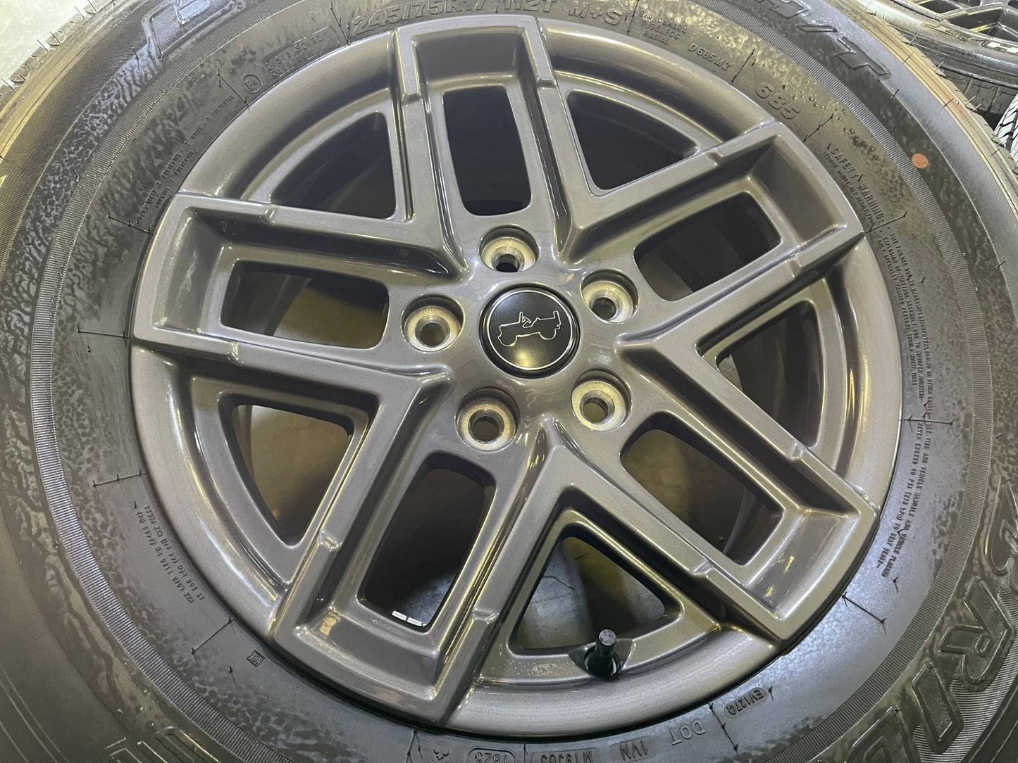 17" Jeep Wrangler Rubicon OEM wheels rims 9324 Gladiator 2024 2025 2026 2027 NEW