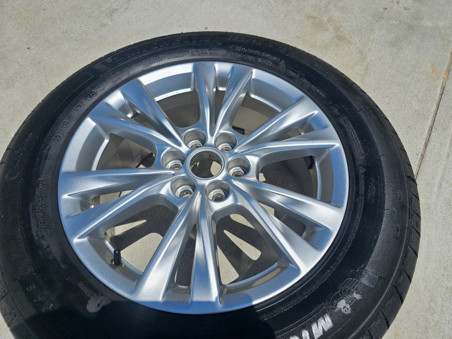 18" Cadillac XT6 XT5 SRX OEM 4844 4845 wheel rim Chevy Blazer Acadia MICHELIN