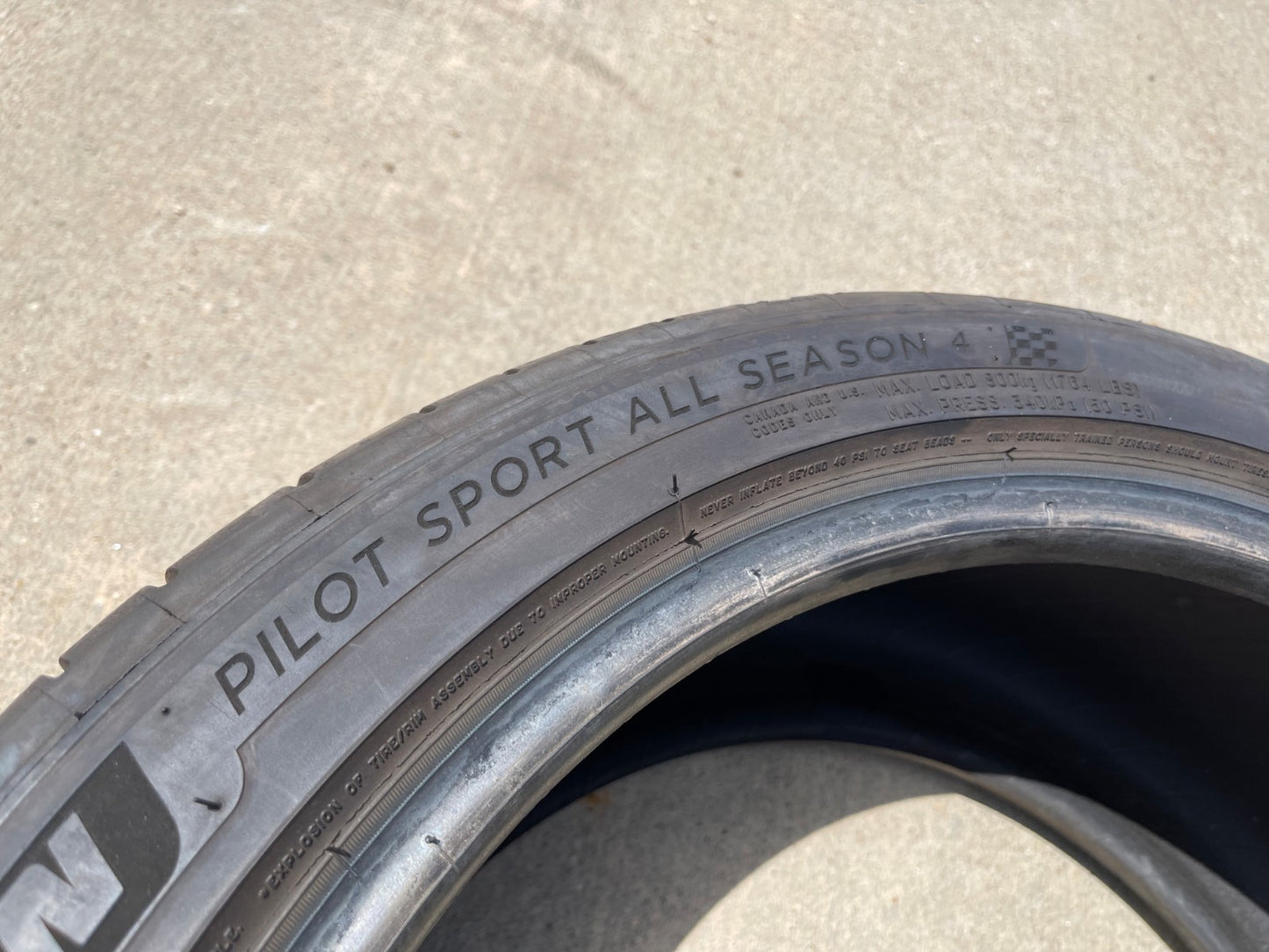 (1) 255/40/19 Michelin Pilot A/S All Season 4 100Y XL 255/40R19 tire