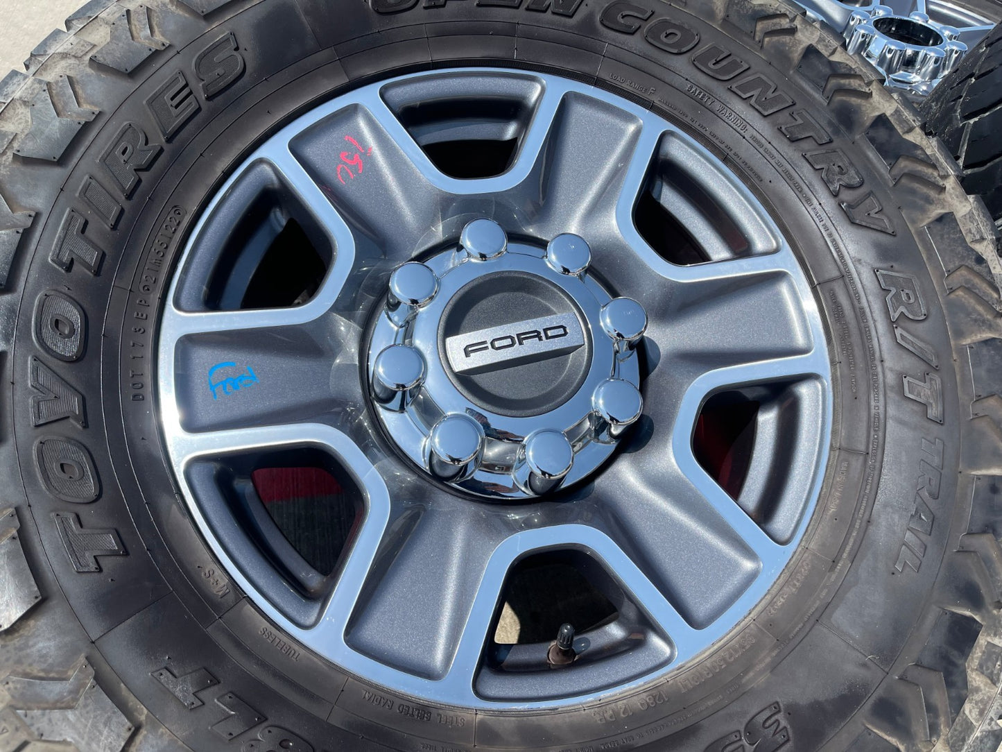18" Ford F-250 F-350 Lariat FX-4 OEM wheels 10480 10298 SET tires TOYO 35"