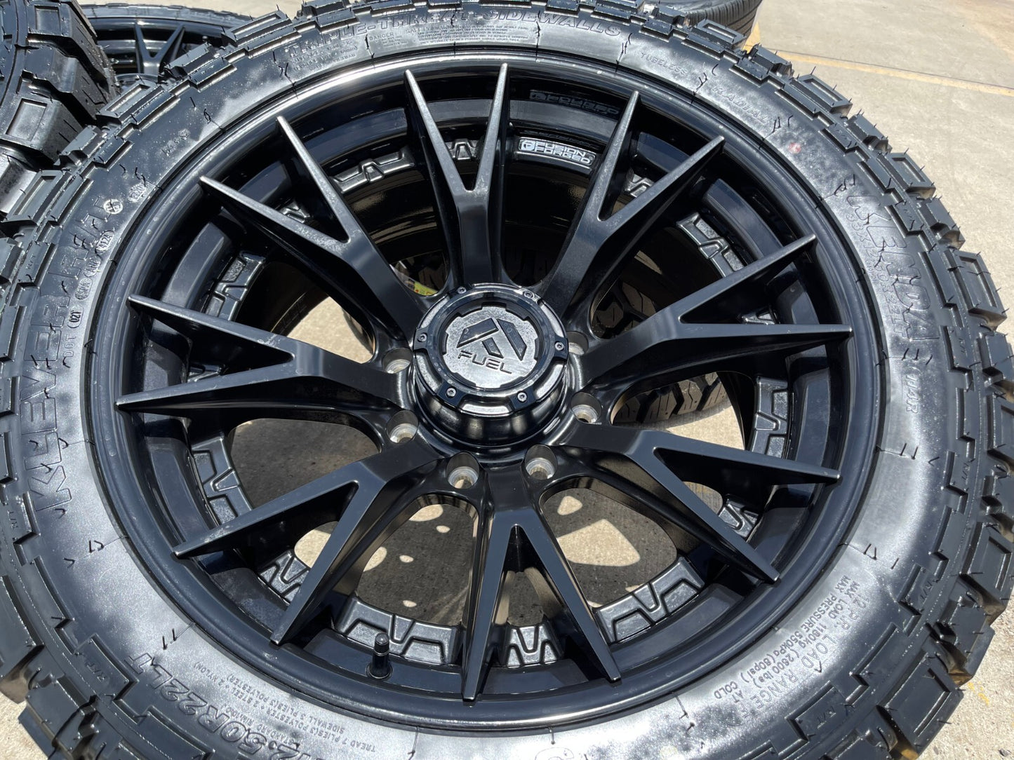 22x10 22" FUEL Fusion Forged Chevy Silverado 2500 3500 wheels rims 8x180 33" NEW