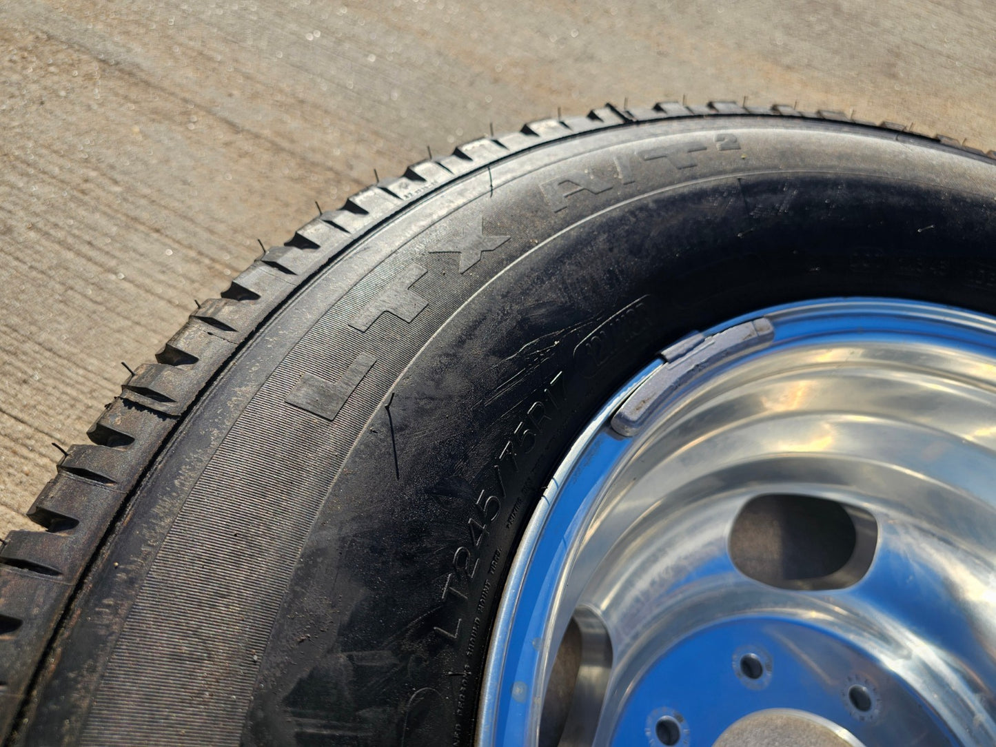 17" Ford F-350 Dually OEM rim wheel 10478 tire MICHELIN NEW