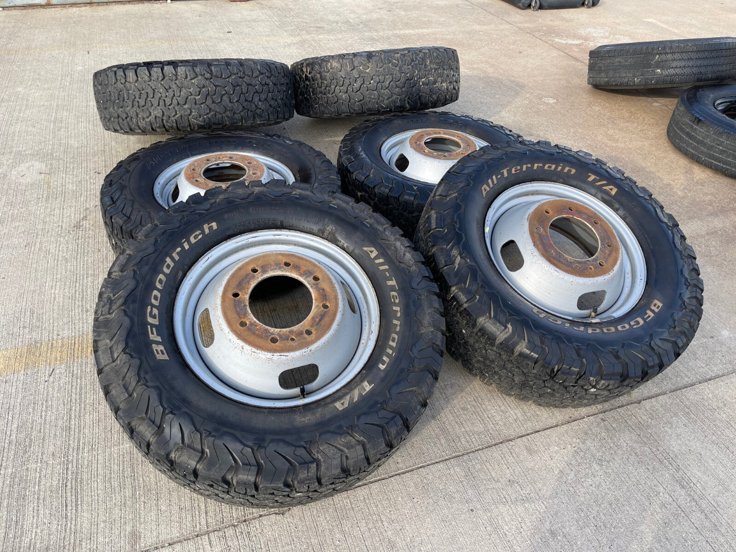 (6) 17" Ford F-350 Dually OEM rims wheels 3615 99016 tires BFG KO2 A/T
