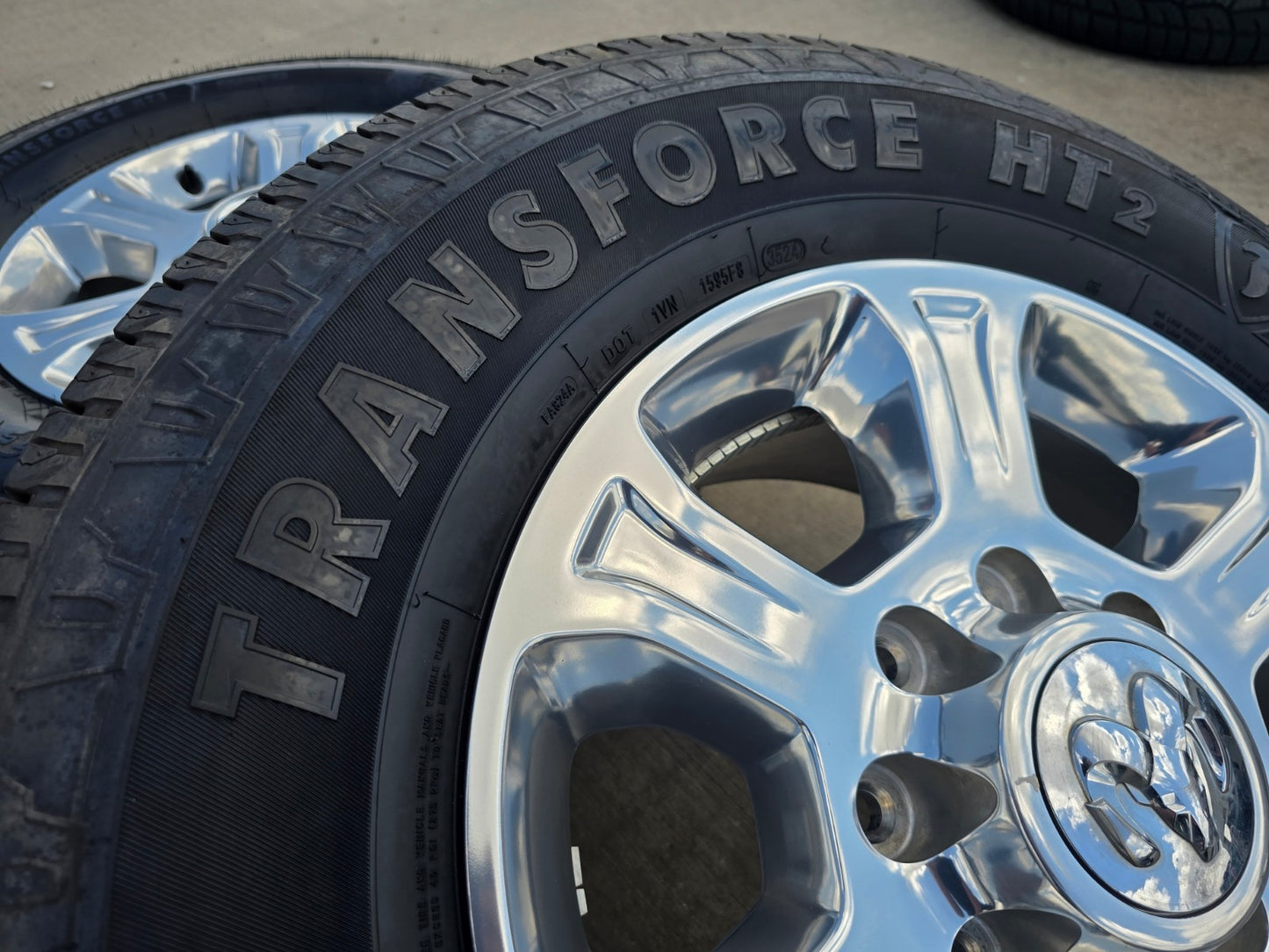 18" Ram 2500 3500 Laramie Power Wagon OEM wheels rims 2692 FIRESTONE H/T2 NICE