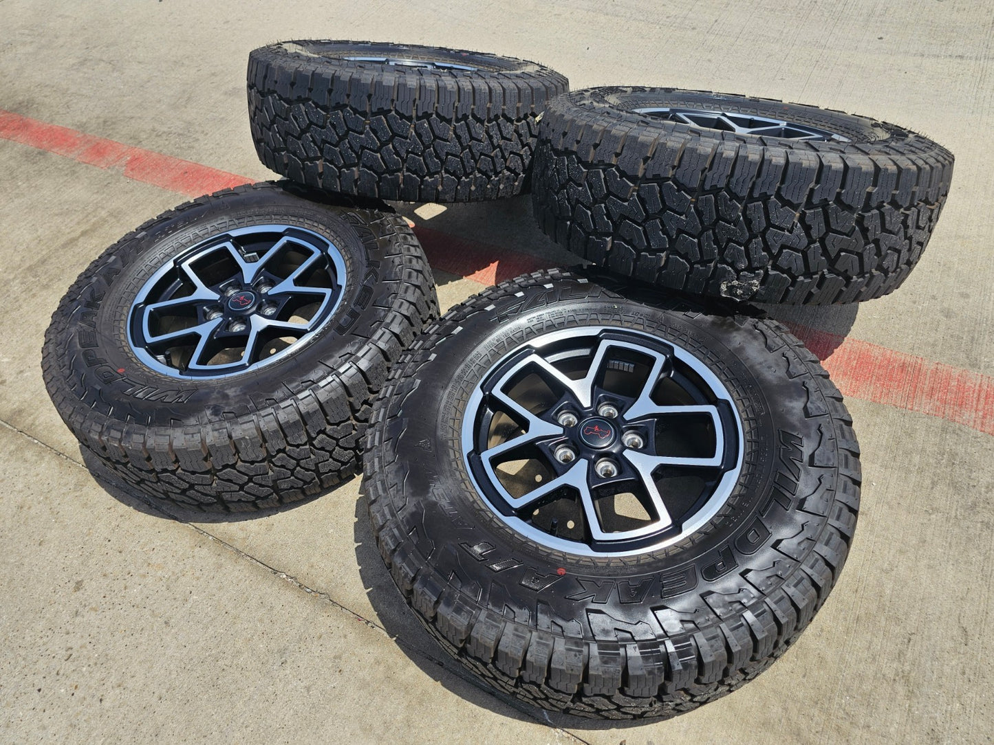 17" Jeep Wrangler Rubicon OEM wheels rims Gladiator tires A/T3 2025 NEW