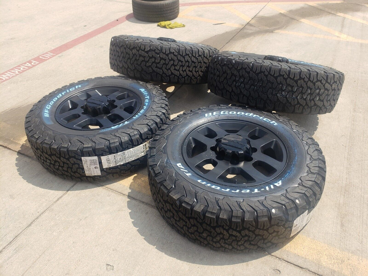 18" GMC Sierra 2500 3500 OEM Chevy 5502 wheels rims NEW BFG
