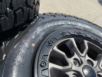 (5) 17" Jeep Wrangler 392 Gladiator OEM 9304 95240 BEADLOCK wheels rims