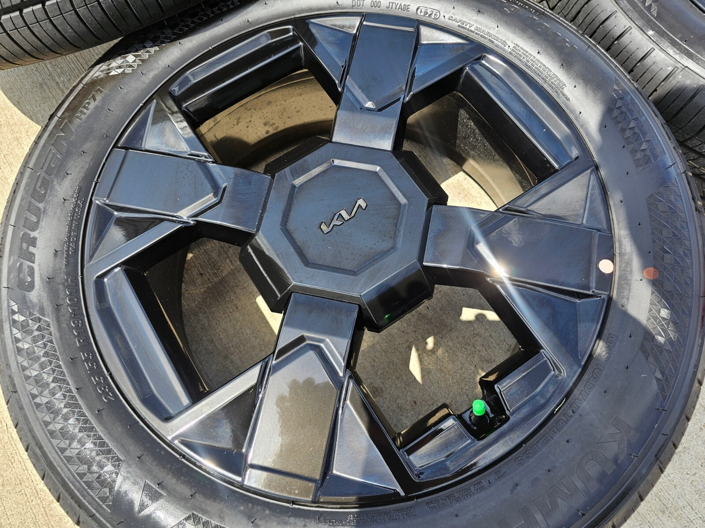 19" Kia Sportage Telluride OEM wheels rims tires Sorento Sedona 2025 2026 NEW