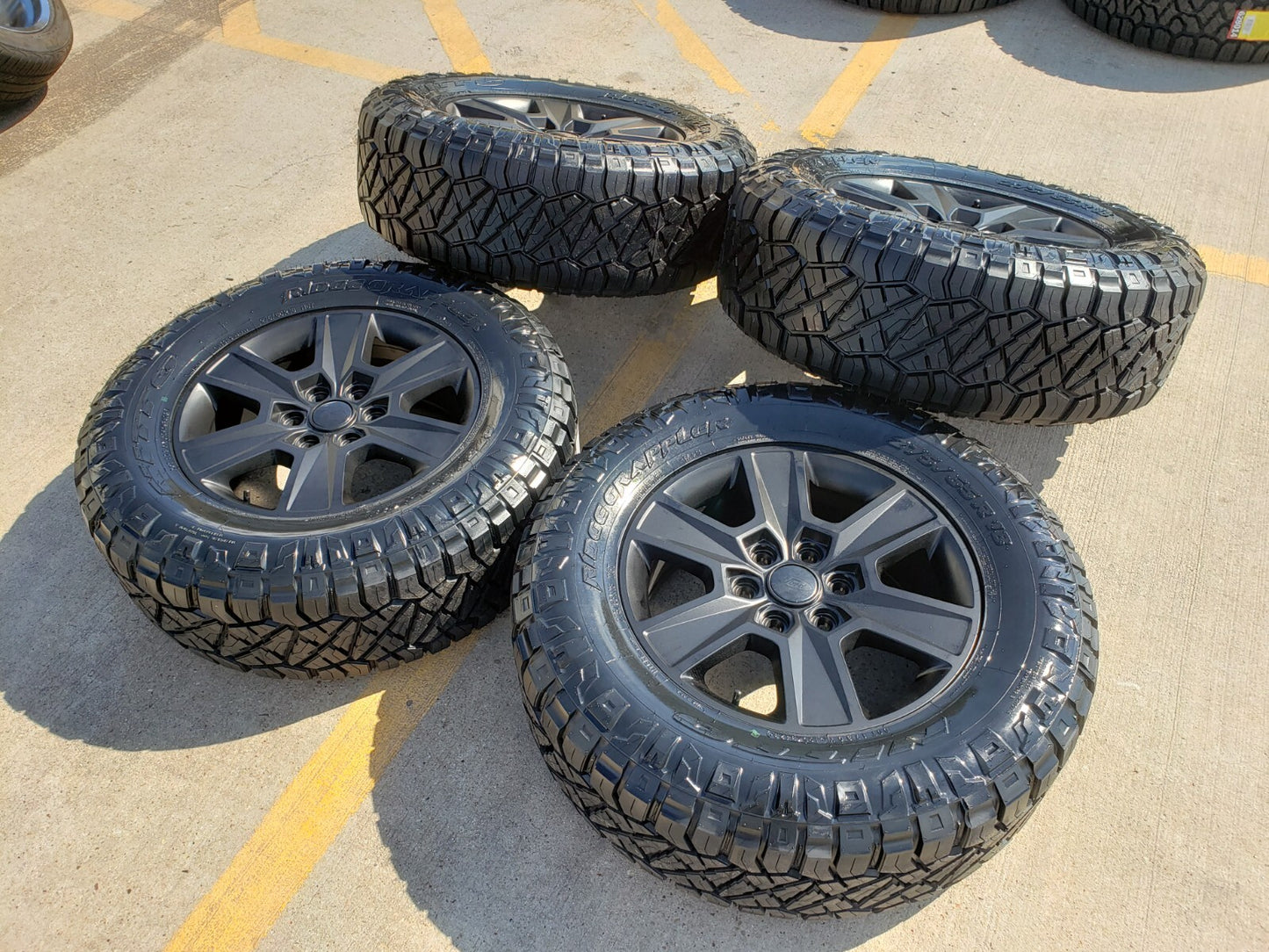 18" Ford F-150 Expedition TREMOR OEM rims wheels 3997 NEW NITTO