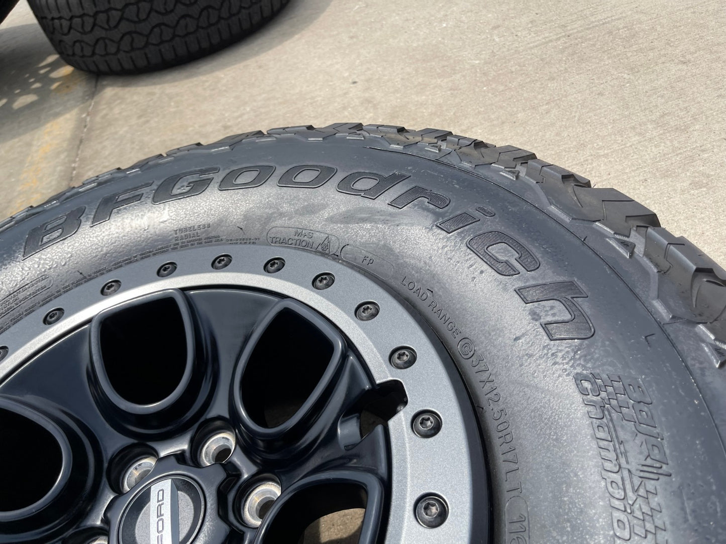 17" Ford F-150 Raptor OEM BEADLOCK rims wheels 10459 95210 BFG KO2 37" tires NEW