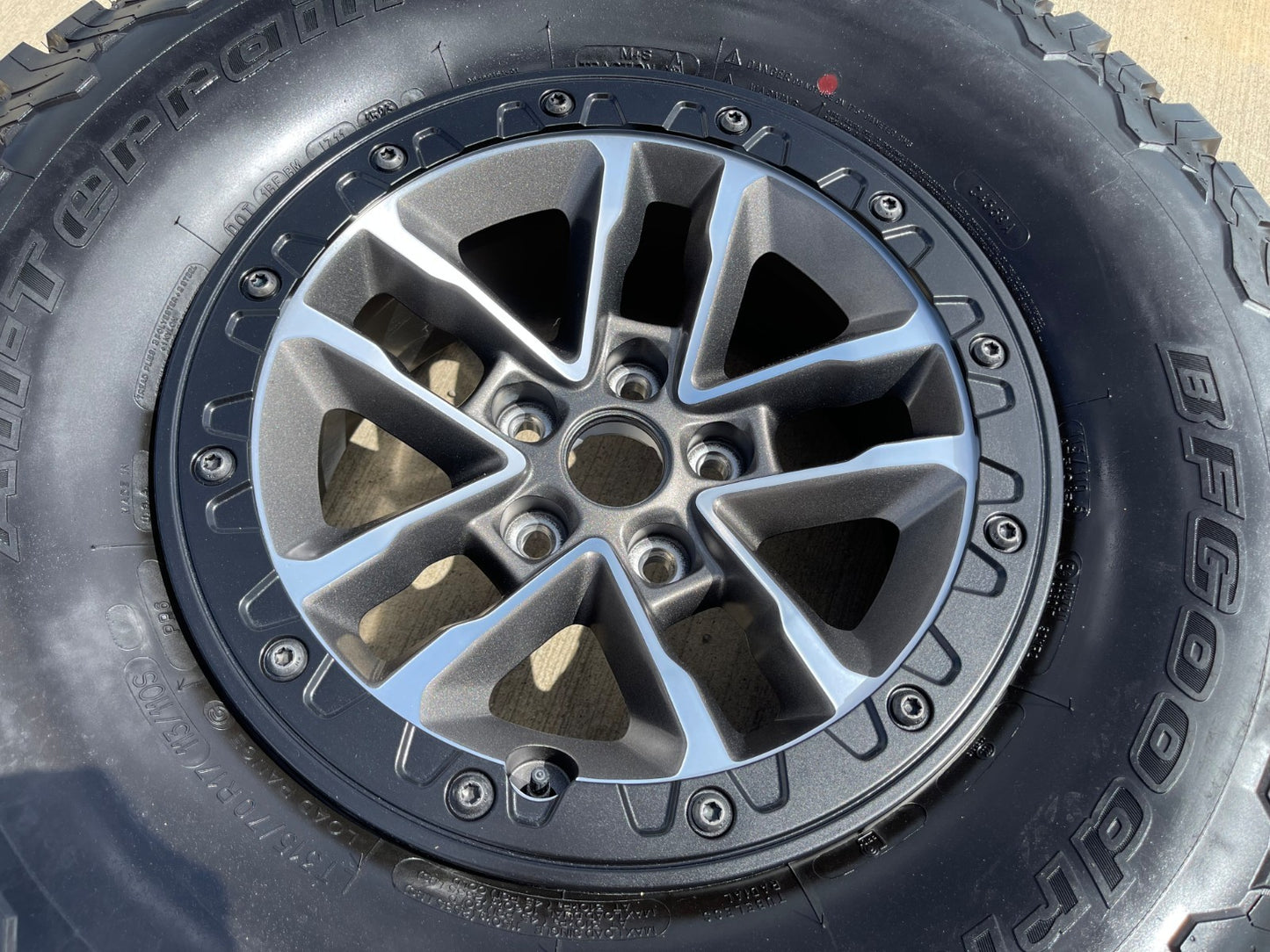 17" Jeep Wrangler 392 Gladiator Rubicon OEM 9329 BEADLOCK wheel rim BFG 35" NEW