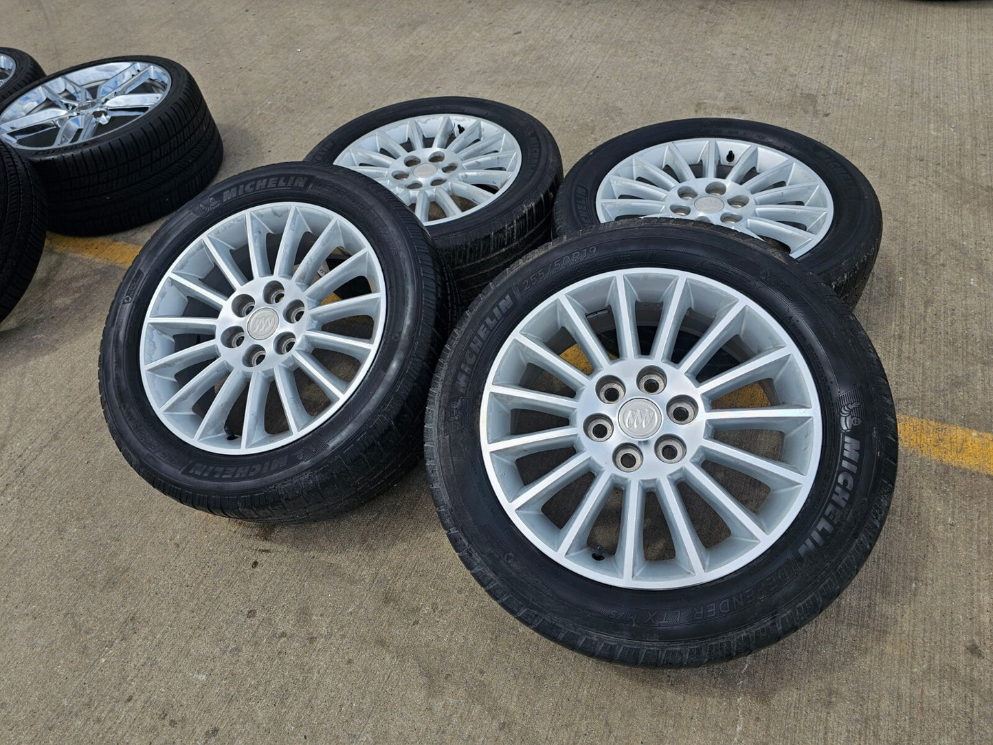 19" Buick Enclave GMC Acadia OEM 4079 wheels rims Chevy Traverse 6x132