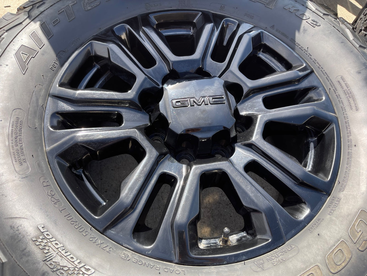 20" GMC Sierra Chevy 2500 OEM 5957 BLACK DIAMOND wheels rims tires BFG 37"