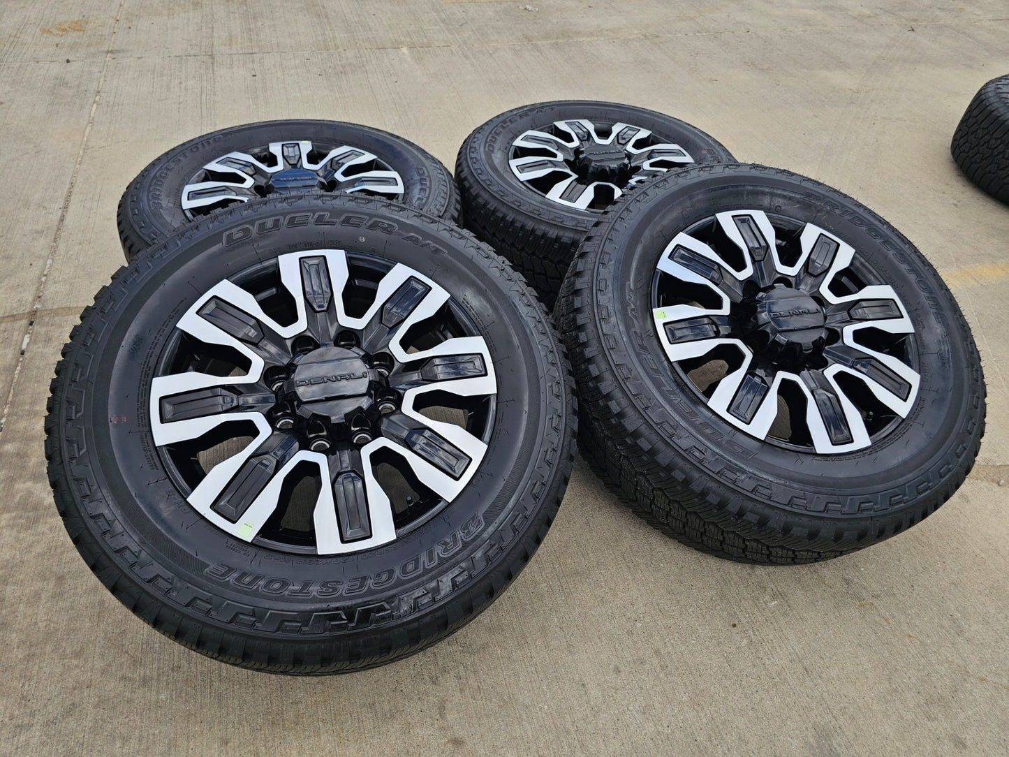 20" GMC Sierra DENALI 2500 3500 OEM wheels rims 5958 14138 Chevy DUELER A/T