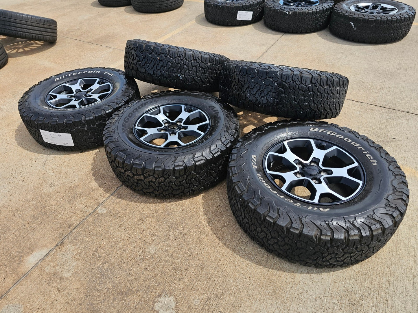 17" Jeep Wrangler Rubicon OEM 9218 Black wheels rims Gladiator BFG 33"