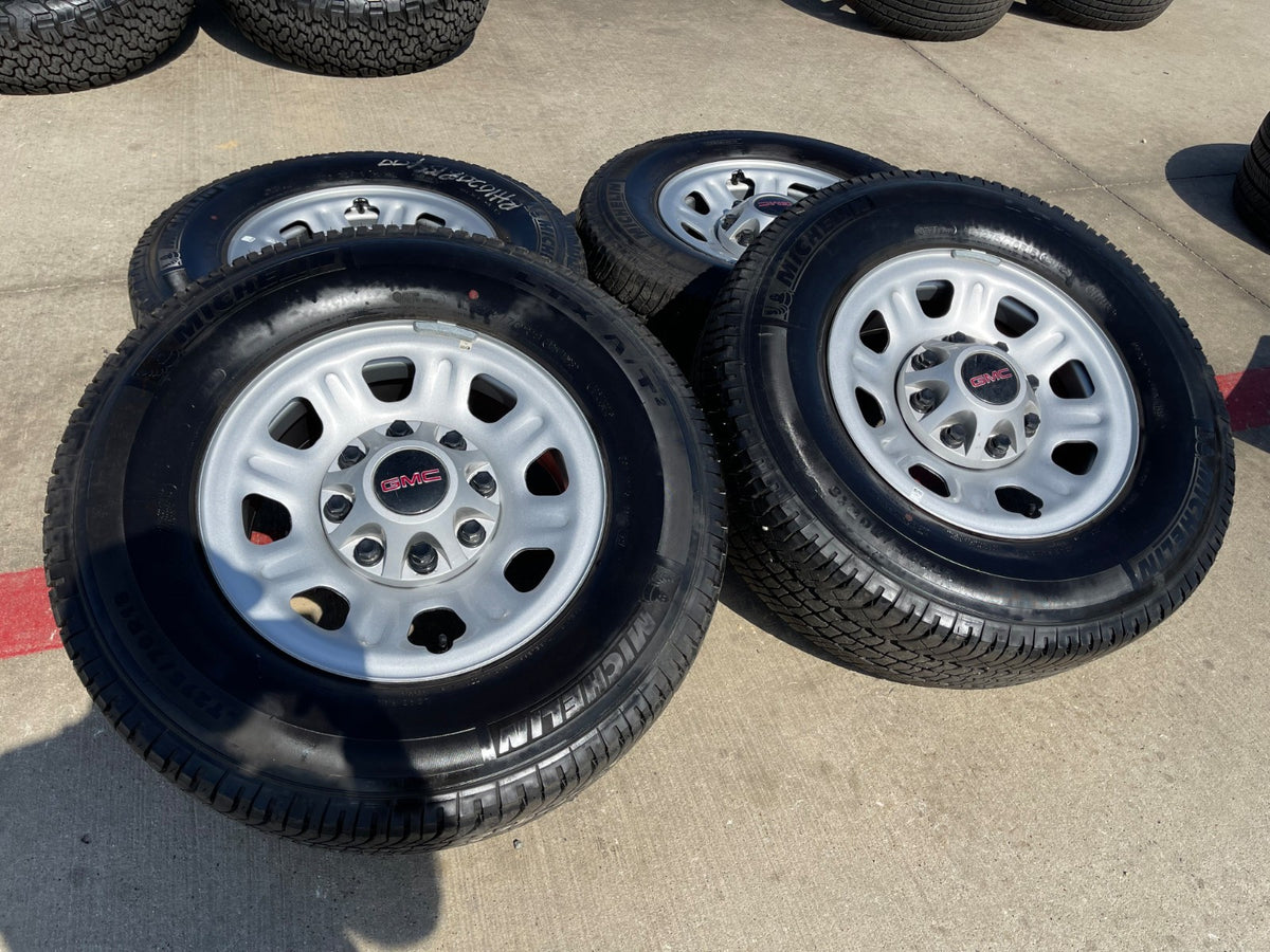 18" GMC Sierra Chevy Silverado 2500 3500 OEM 8096 wheels rims MICHELIN SET NEW