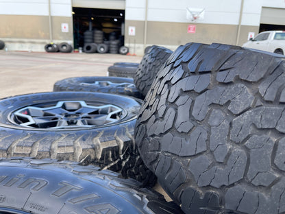 17" Jeep Wrangler RUBICON OEM wheels rims tires 9237 SET black BFG 33"