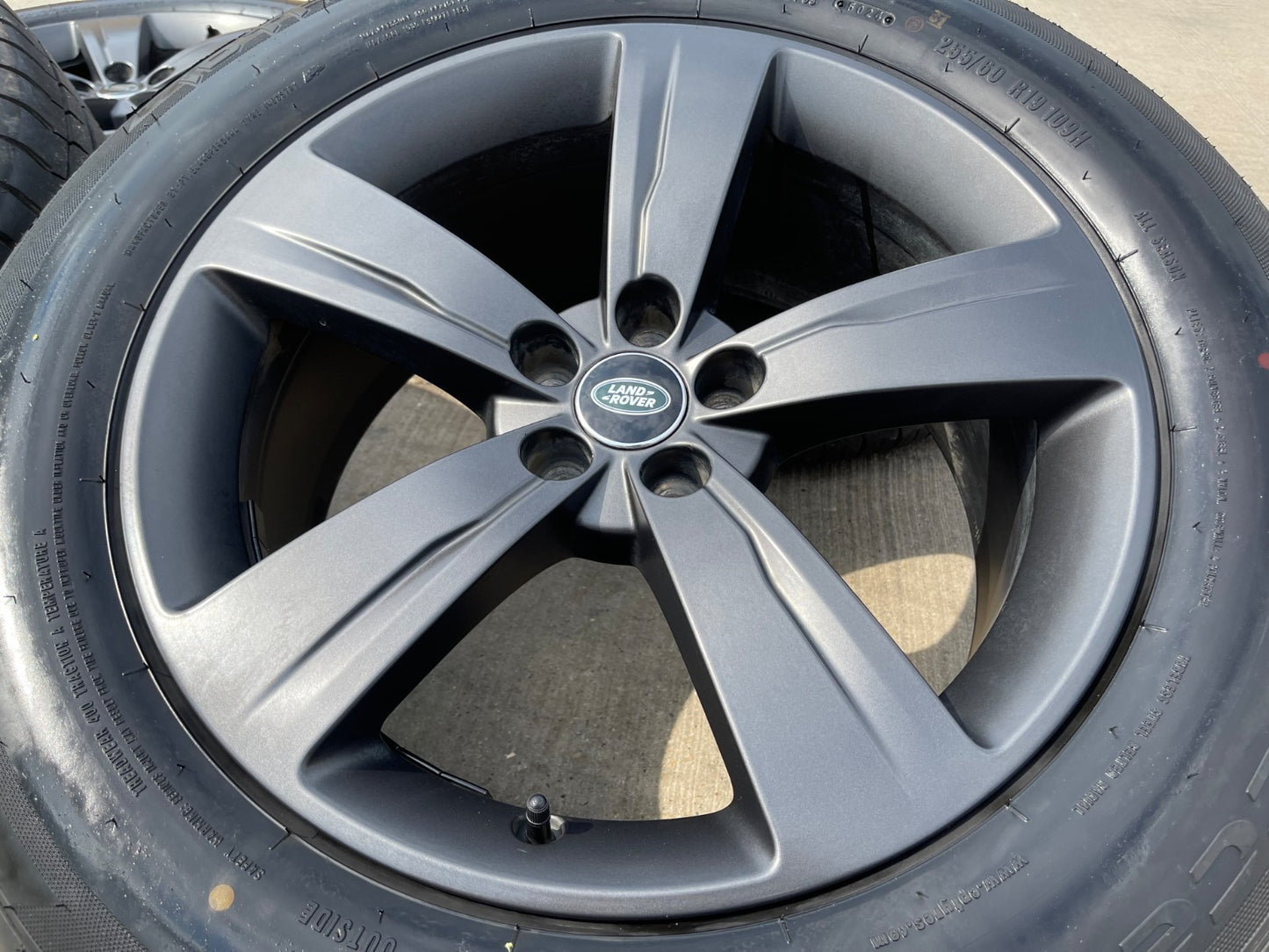 19" Land Rover Velar Sport OEM GRAY wheels rims Evoque 72300