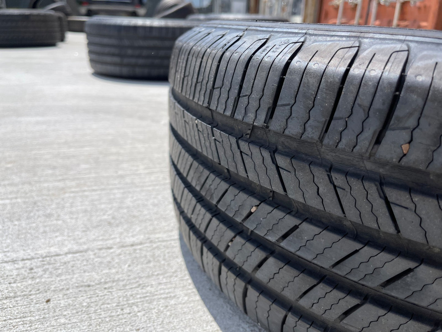(1) 235/50/17 Michelin Defender T+H tire 235/50R17 96H XL M+S