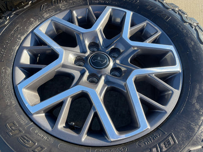18" Jeep Wrangler Grand Cherokee Gladiator OEM 9331 wheels rims BFG KO2 A/T NEW